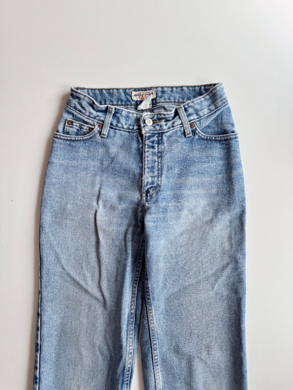 Vintage GUESS Light Rinse Mid Rise Tapered Slim Straight Leg Mom Jeans, Size 26 - Picture 2 of 13